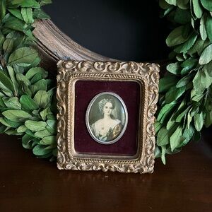 Vintage Gold Ornate Picture Frame with Cameo Lady Dower
